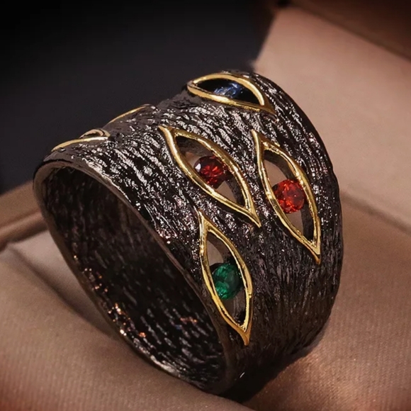 Size 9 ring - Picture 4 of 6